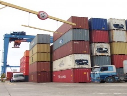 Denuncian que el paro de remolcadores paraliza al 80% del…