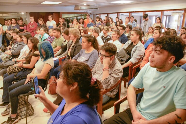 Capacitarán a beneficiarios de planes sociales