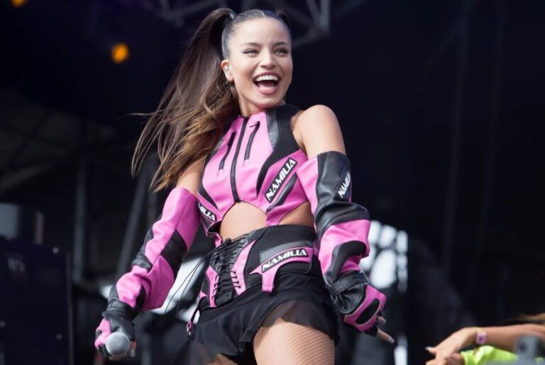 Emilia Mernes le pondrá brillo al cierre del Mes Rosa