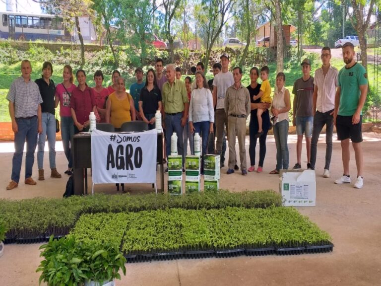 Entregaron más de 1500 plantines frutales en Dos de Mayo