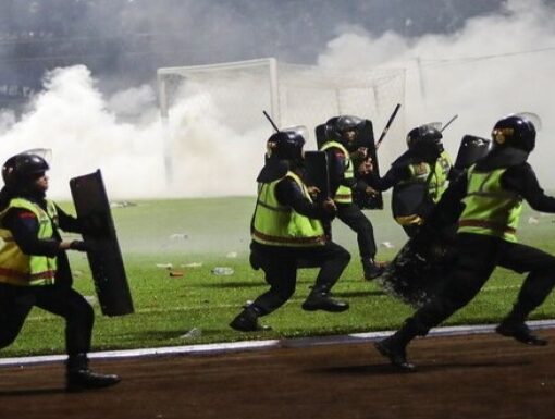 Tragedia en Indonesia: 125 muertos y fuertes críticas a la…