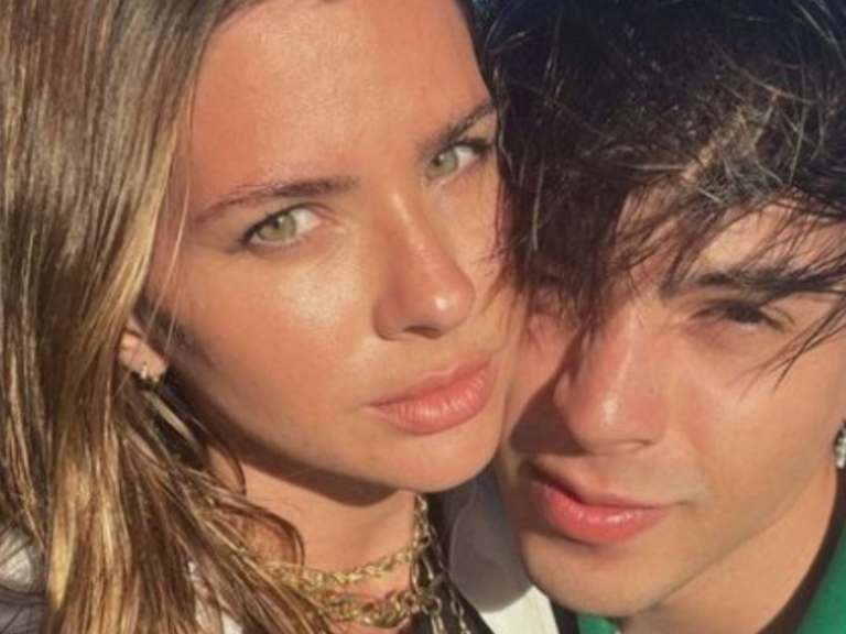 El romántico y original pasacalles que le dedicó La China Suárez a Rusherking