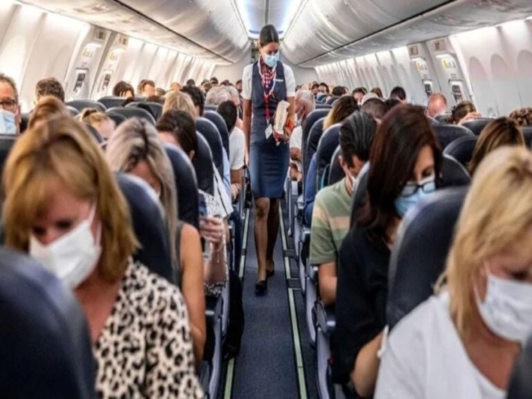 Alerta COVID: Brasil vuelve a imponer el uso de barbijos en aeropuertos y aviones