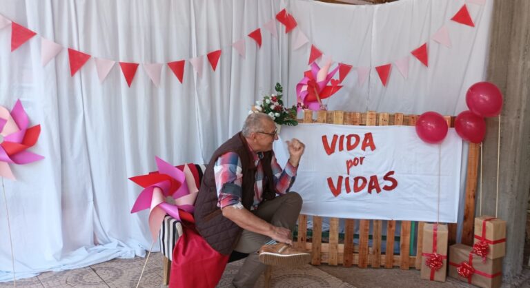 Tiene 65 años y sigue donando sangre