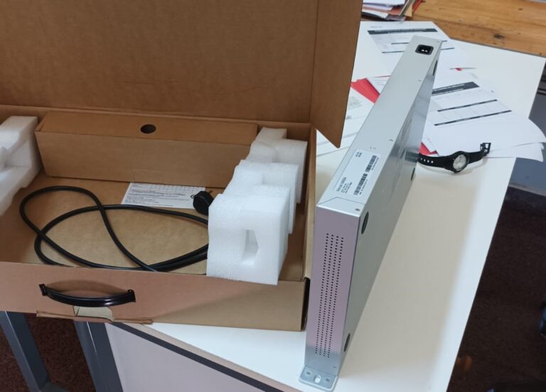 Más conectividad: en receso de verano reparan computadoras de estudiantes y mantienen los pisos tecnológicos…