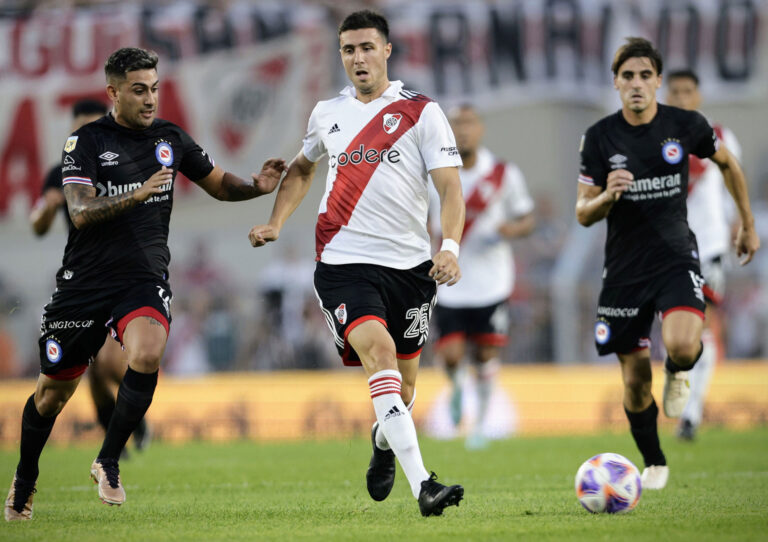 River le ganó con polémica a Argentinos en la vuelta al Monumental