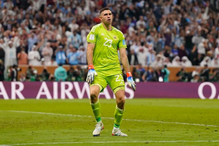 Emiliano «Dibu» Martínez elegido finalista del premio The Best de la FIFA