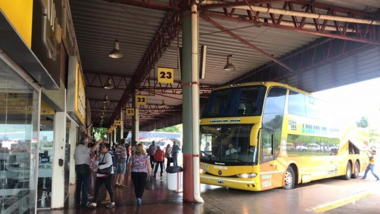 Detienen a la mujer que organizaba viajes “truchos” a las playas de Brasil