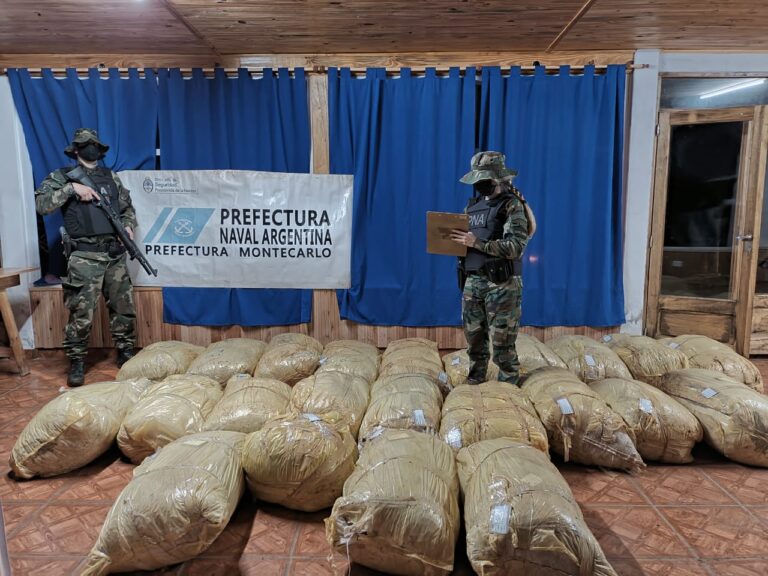 Prefectos secuestraron casi una tonelada y media de marihuana valuada en más de $200 millones…