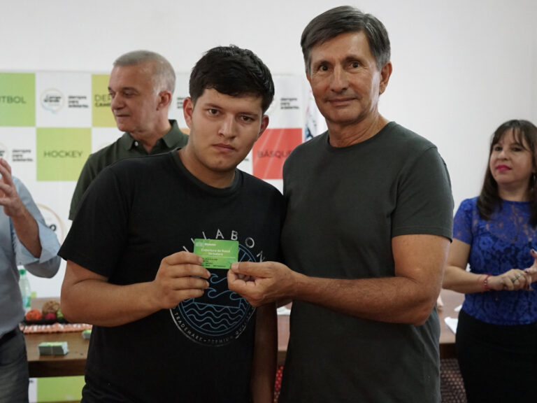 Pequeños productores de Campo Grande recibieron sus carnets para la cobertura de salud