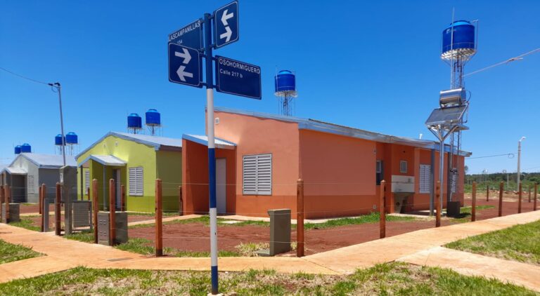 Esperan finalizar para abril las 718 viviendas a ser entregadas en Itaembé Guazú “si sigue…