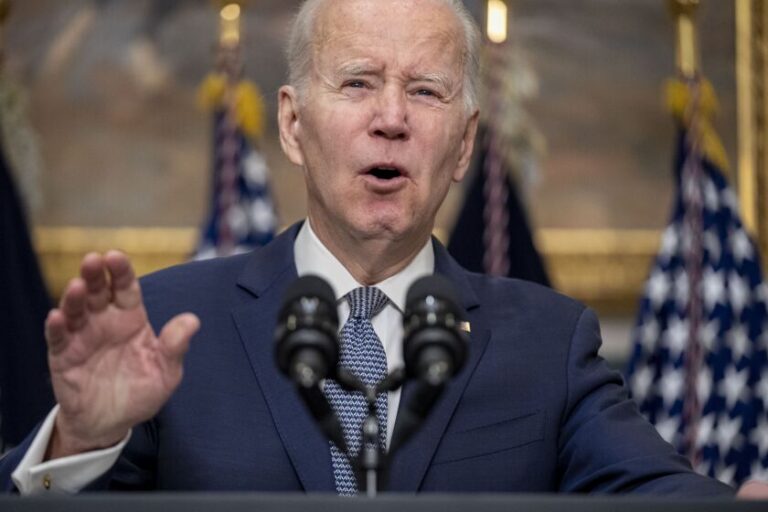 Biden endureció por decreto los requisitos para la compra de armas