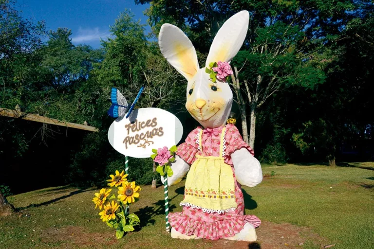 Capioví ya luce con las decoraciones por pascuas