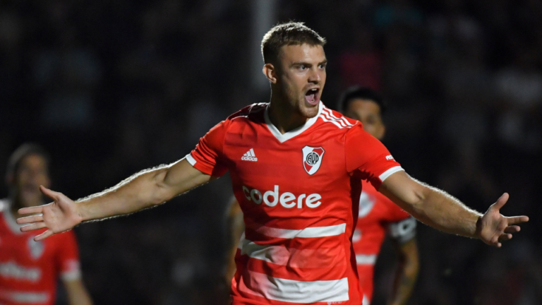 River defiende la punta ante Unión en el Monumental