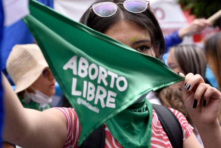 La OMS defendió el derecho al aborto tras más limitaciones en EEUU