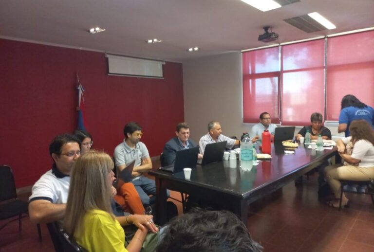 Paritaria docente: la provincia desmintió ofrecimiento de aumento de solo 100 pesos