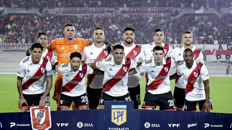 El líder River superó a Independiente en su primer clásico