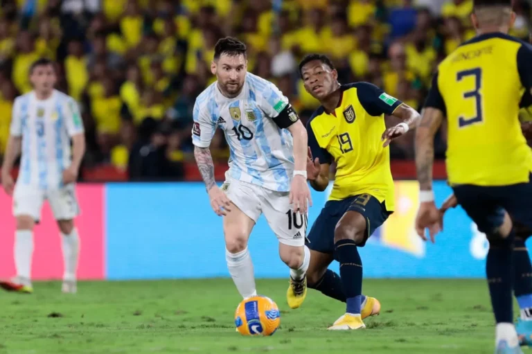 Argentina debutará en las Eliminatorias para el Mundial 2026 con Ecuador en cancha de River