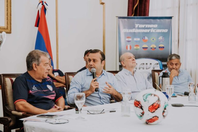 Herrera Ahuad lanzó el Futbol Veteranos Nacional: “Es un momento de oportunidades para Misiones”