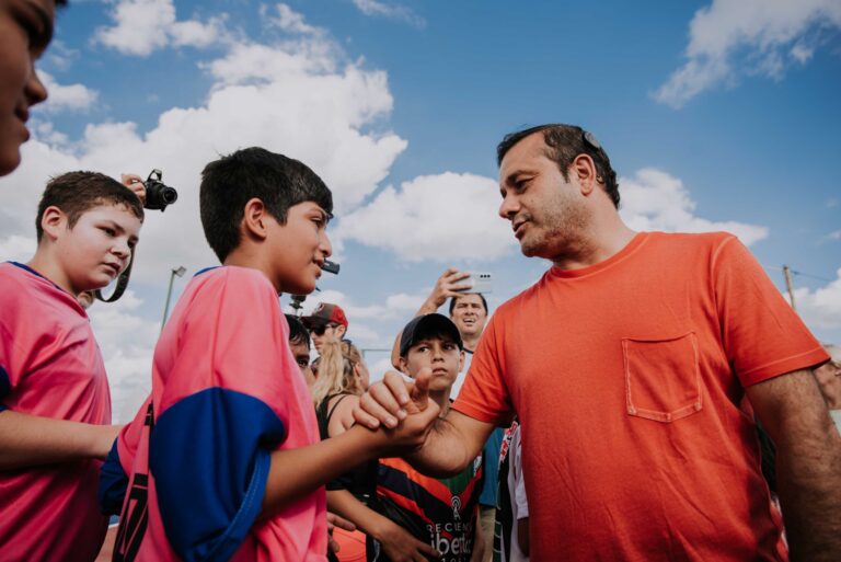 Herrera Ahuad recorrió espacios deportivos y de seguridad en Apóstoles