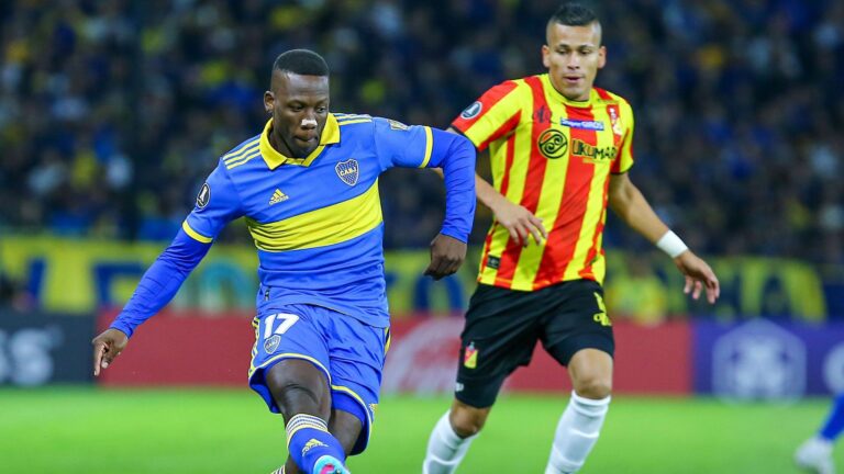 Boca, en la última jugada, lo dio vuelta ante Pereira y cortó la racha