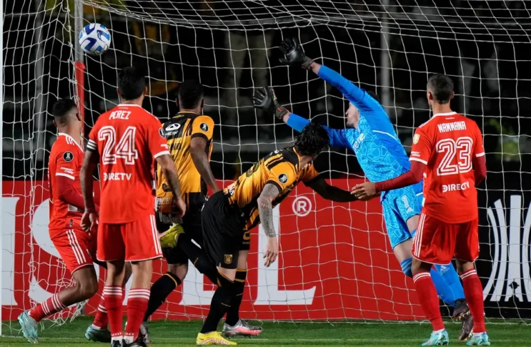 River sufrió la altura y cayó ante The Strongest en su debut en la Copa…