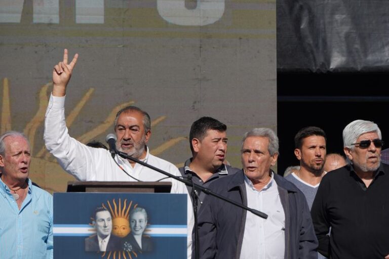 La CGT rechazó la reforma laboral, pidió reducir la jornada y llamó a la producción…