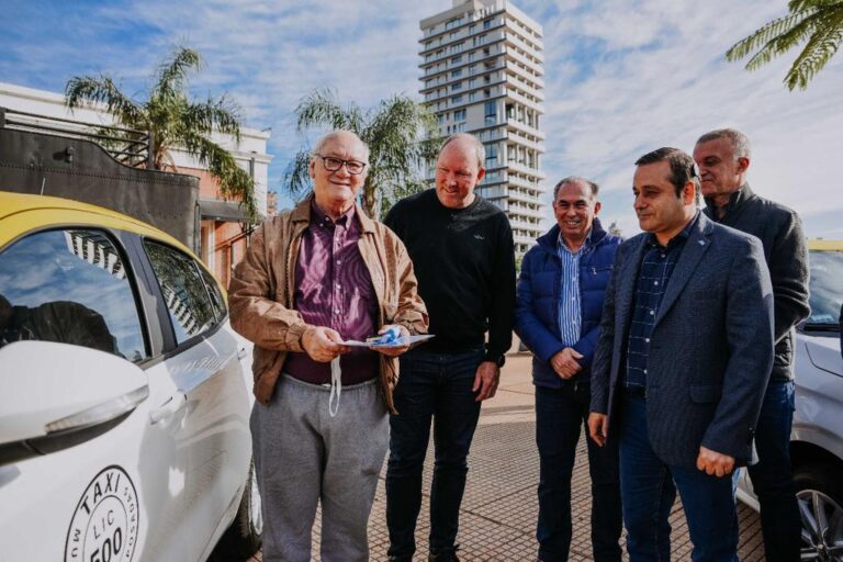 Ahora Taxi: entregaron la primera tanda de vehículos en Posadas