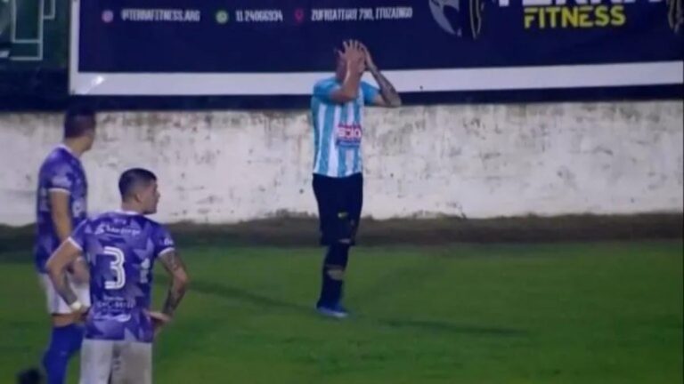 Insólito: un futbolista de Argentino de Merlo fue expulsado por orinar en pleno campo de…