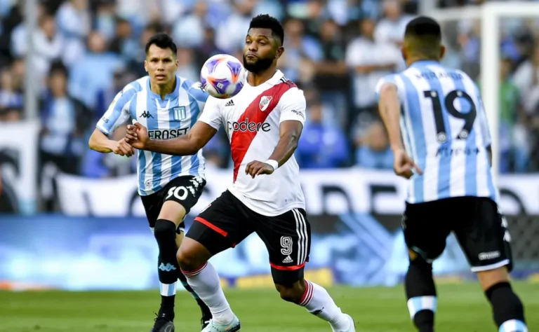 River cierra el campeonato festejando su título en el Monumental, ante Racing