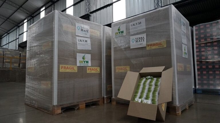 Buscan que la yerba mate sea parte del catering de Aerolíneas Argentinas