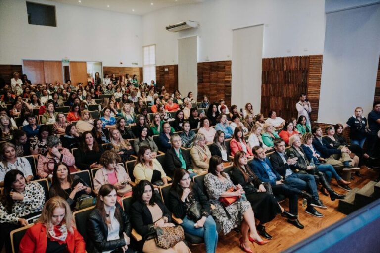 Lanzan créditos para desarrollos productivo y financiero de las mujeres