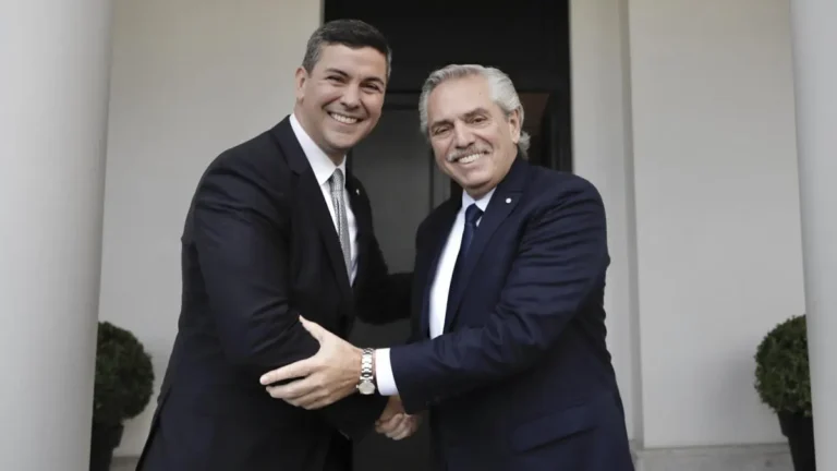 El Presidente participó en Paraguay de la asunción de Santiago Peña