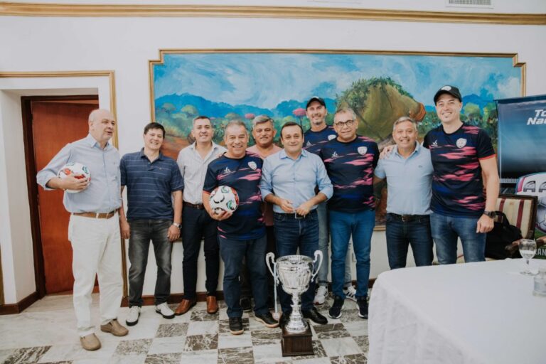 Fútbol: el Nacional de Veteranos llevará el nombre de “Cacho” Repetto