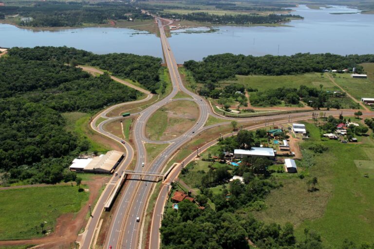 Clubes de Abuelos de Garupá reciben donación de computadoras por parte de PAMI