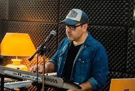 Marcelo Krioka navega entre los misterios del Gualambao