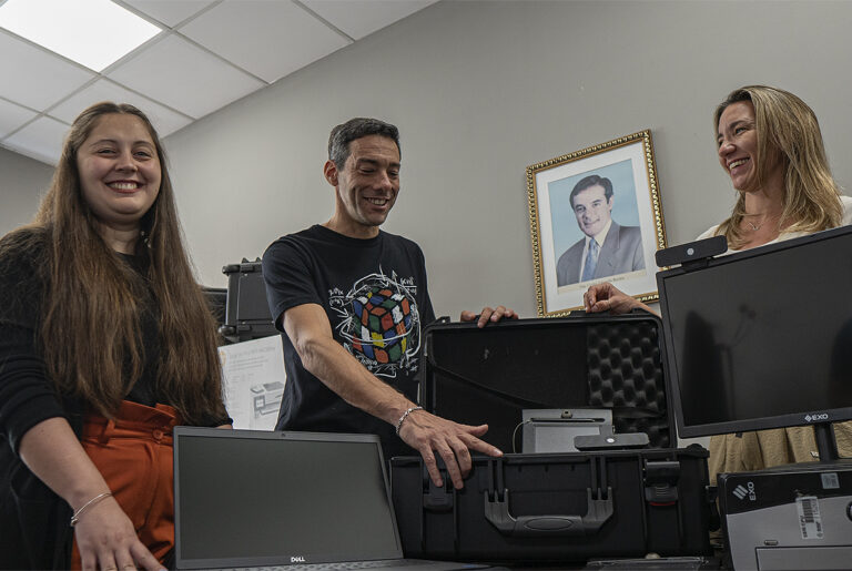 Suman tecnología para los 120 Centros de Documentación Rápida