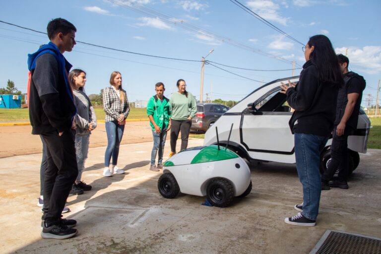 Estudiantes misioneros se aventuran a la educación disruptiva a través del programa Yendo