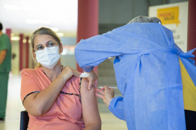 Refuerzan la vacunación en más de 20 ciudades misioneras