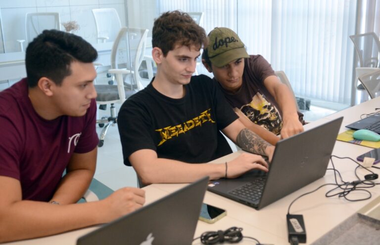 Verano Tech: Silicon abrió una nueva edición de Introducción a la Programación