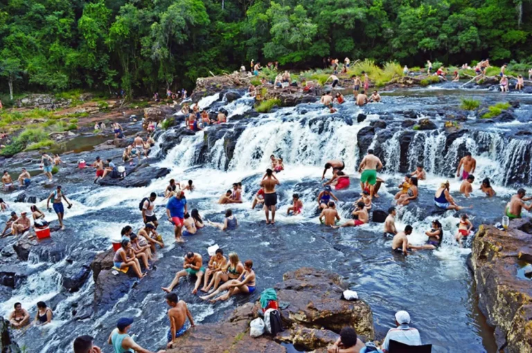 Los Saltos del Tabay tuvieron otro domingo con una gran concurrencia de turistas