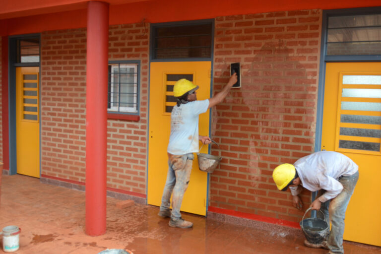 Vuelta a clases: la Provincia continúa con importante plan de mantenimiento de escuelas