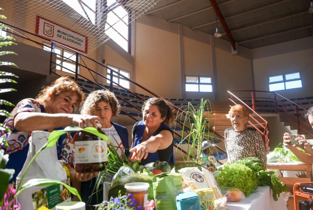 Impulsan el desarrollo agrícola mediante asistencia y asesoramiento a familias