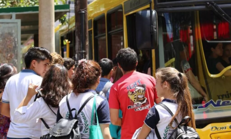 Misiones mantiene el Boleto Estudiantil Gratuito ante la eliminación de subsidios nacionales