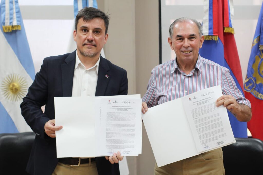 firma de convenio entre el intendente Leonardo Stelatto y Gervasio Malagrida