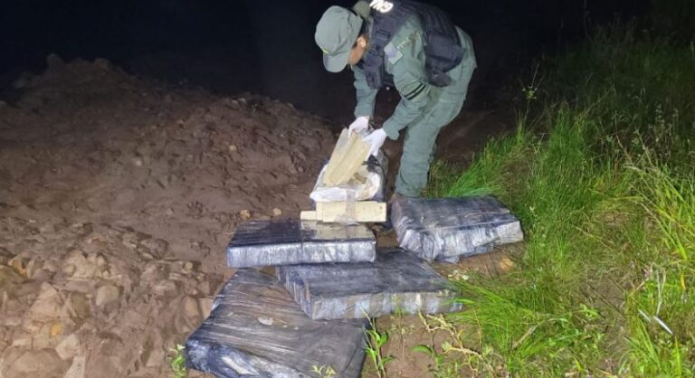 Gendarmería secuestró más de 131 kilos de marihuana en la costa del Paraná en Puerto&hellip;