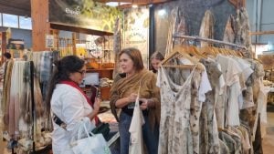 Ecoprint en Misiones: una emprendedora eldoradense estampa hojas de té en telas y apuesta a…