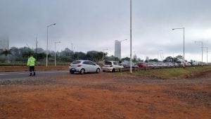 Largas filas en el Puente Internacional: el fin de semana largo desbordó el cruce Posadas-Encarnación