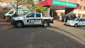 Policías trasladaron a un alumno descompensado en un colegio de Posadas ante la falta de ambulancias