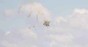 Dos aviones militares chocaron en pleno show aéreo en Idaho:…
